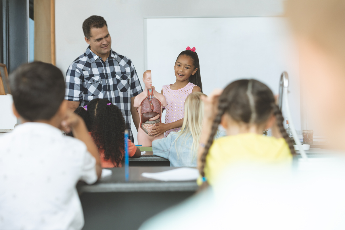 His classmates are. Шакира благотворительность. Преподаватель из Индии. Shakira Charity. Фото Шакира и благотворительность